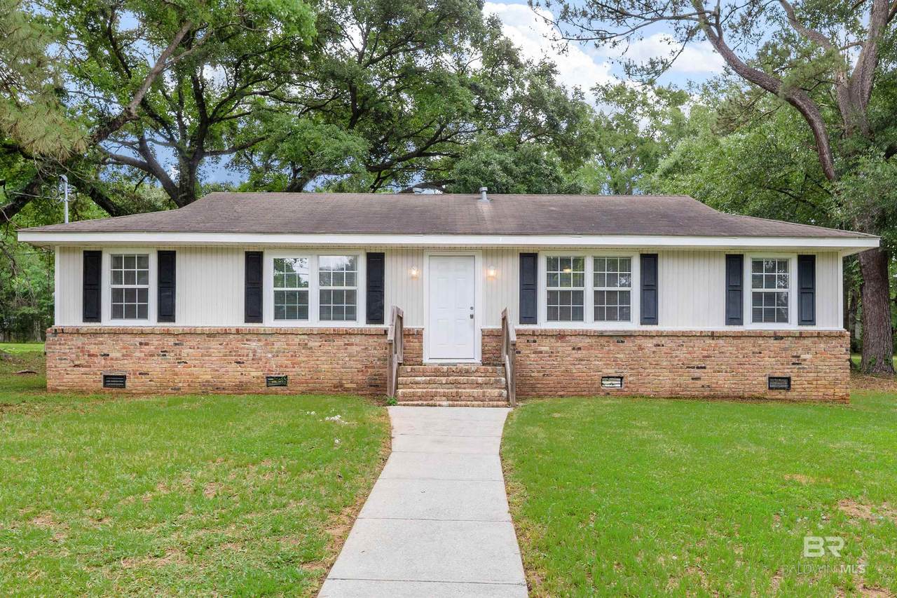 5015 Santos Drive - Photo 1