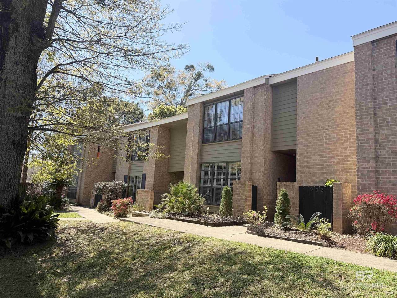 2901 Grant Street - Photo 1