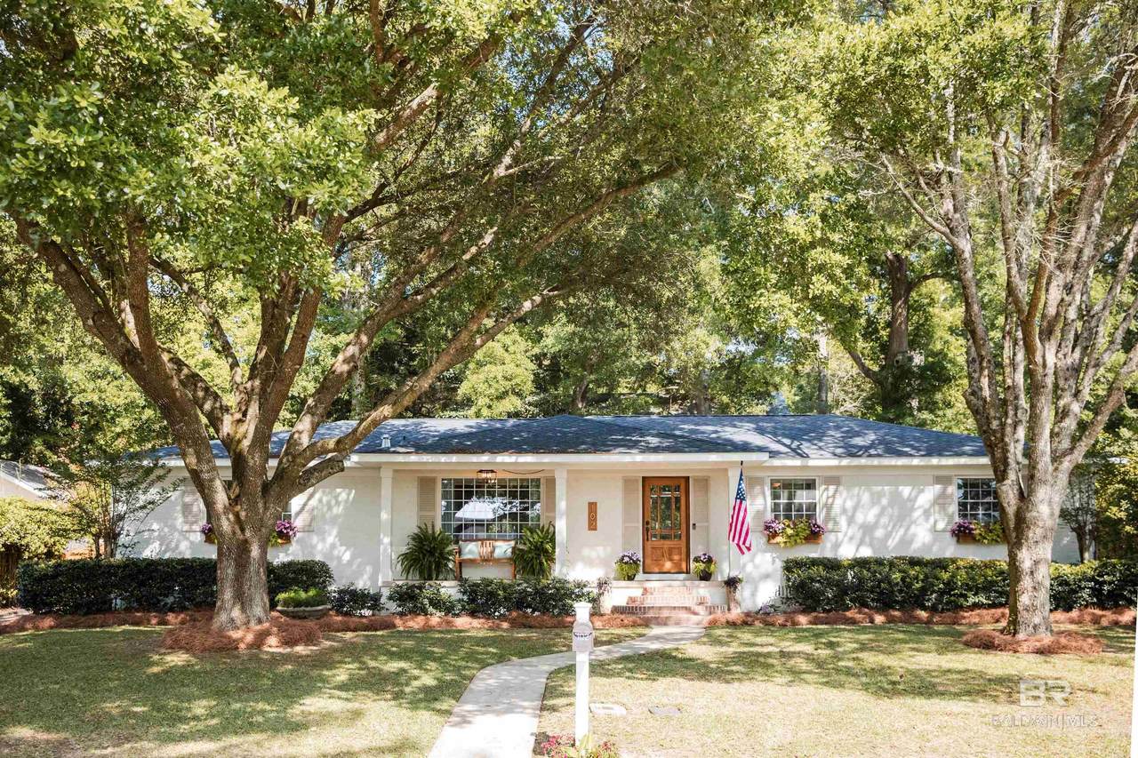 102 Ashley Drive - Photo 1