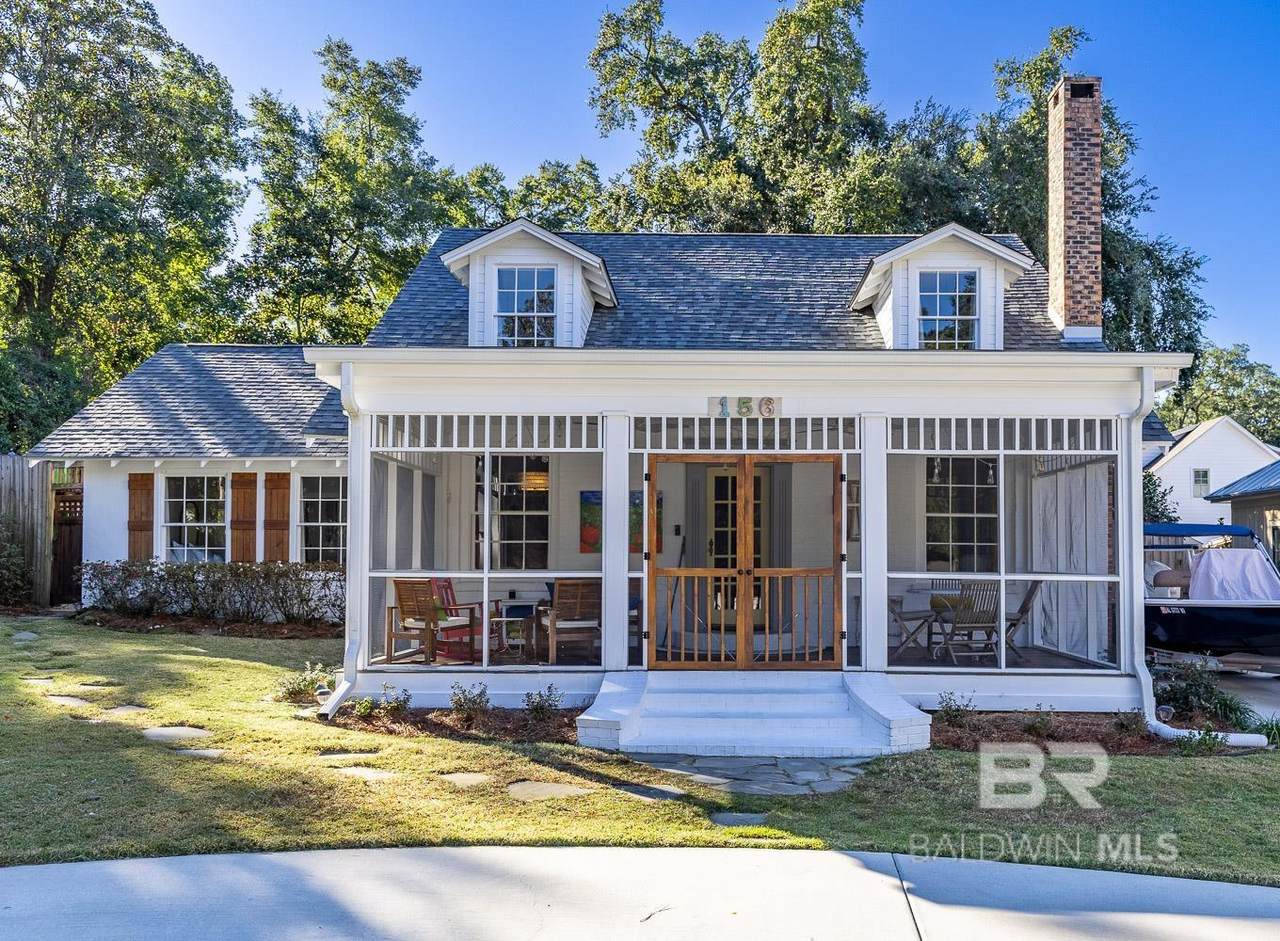 156 White Avenue - Photo 1