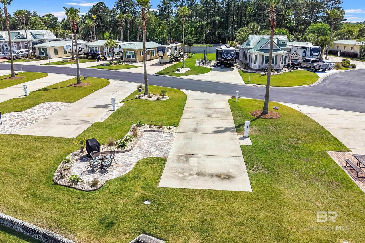 12118 Gateway Drive - Photo 1