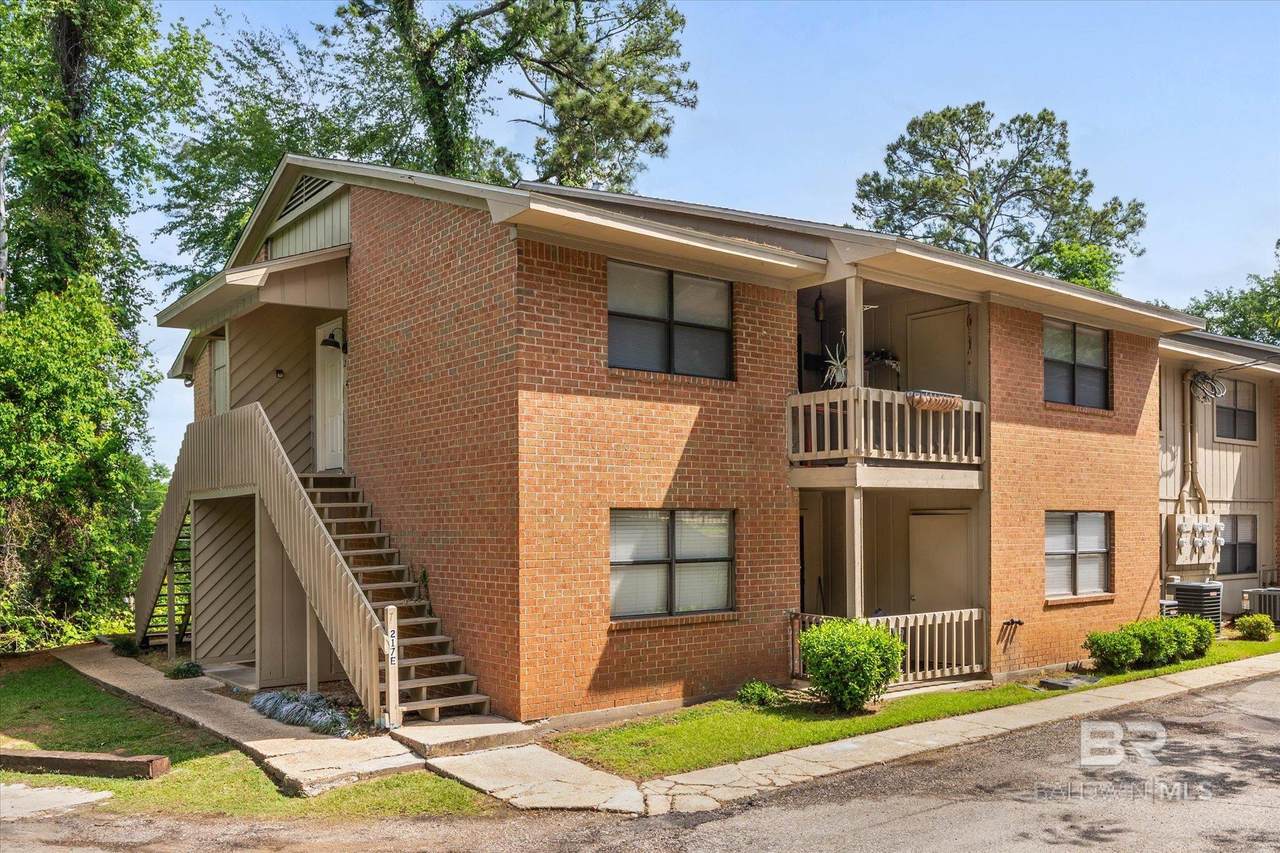 512 Lake Forest Boulevard - Photo 1