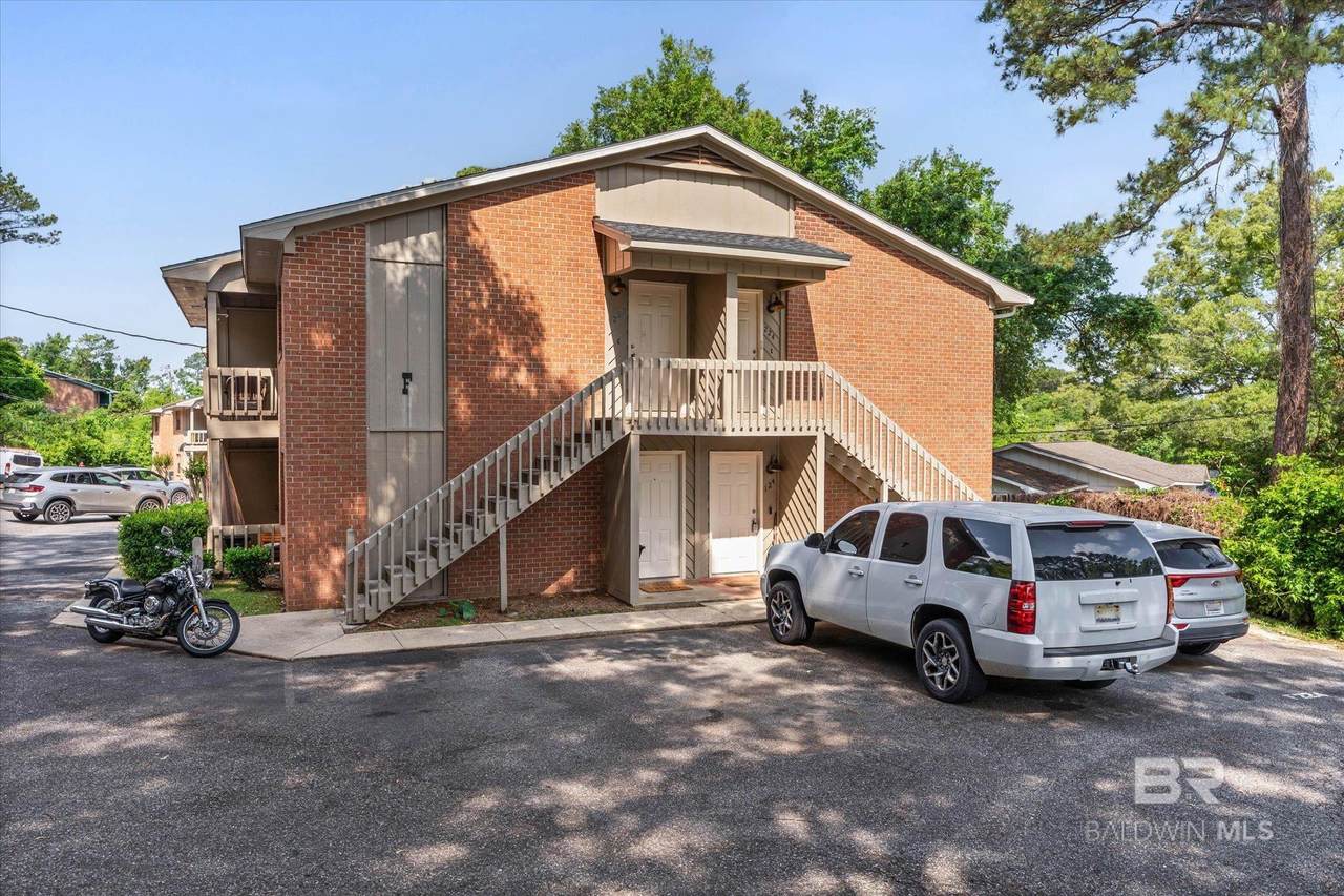 512 Lake Forest Boulevard - Photo 1