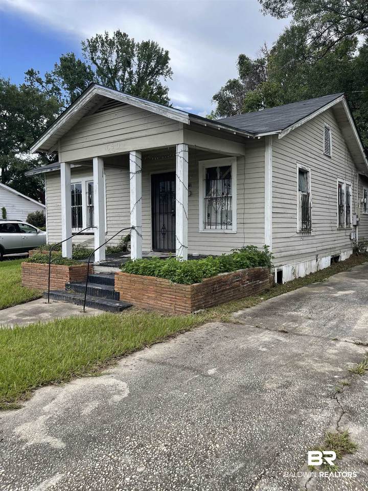 650 Holcombe Avenue - Photo 1
