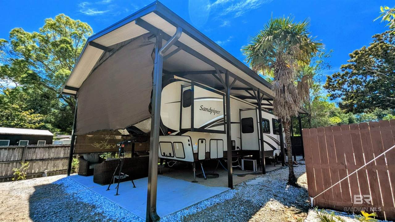 553 Escambia Loop - Photo 1