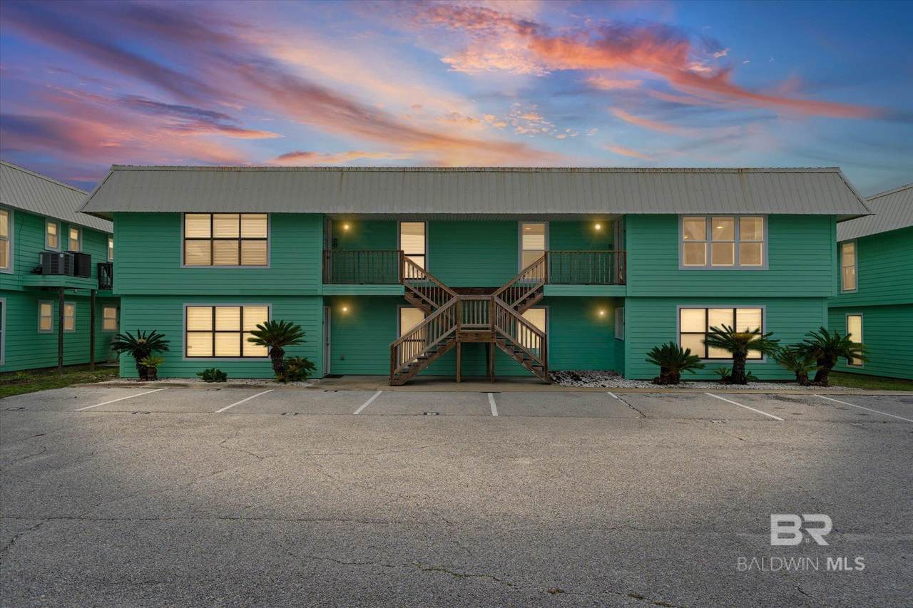 979 Lagoon Avenue - Photo 1