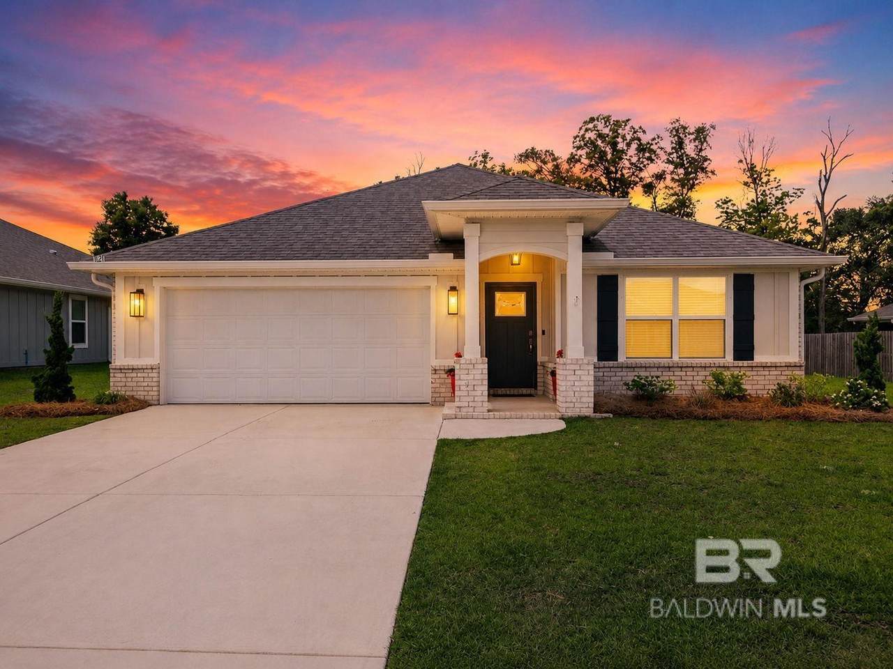1121 Hayward Loop - Photo 1