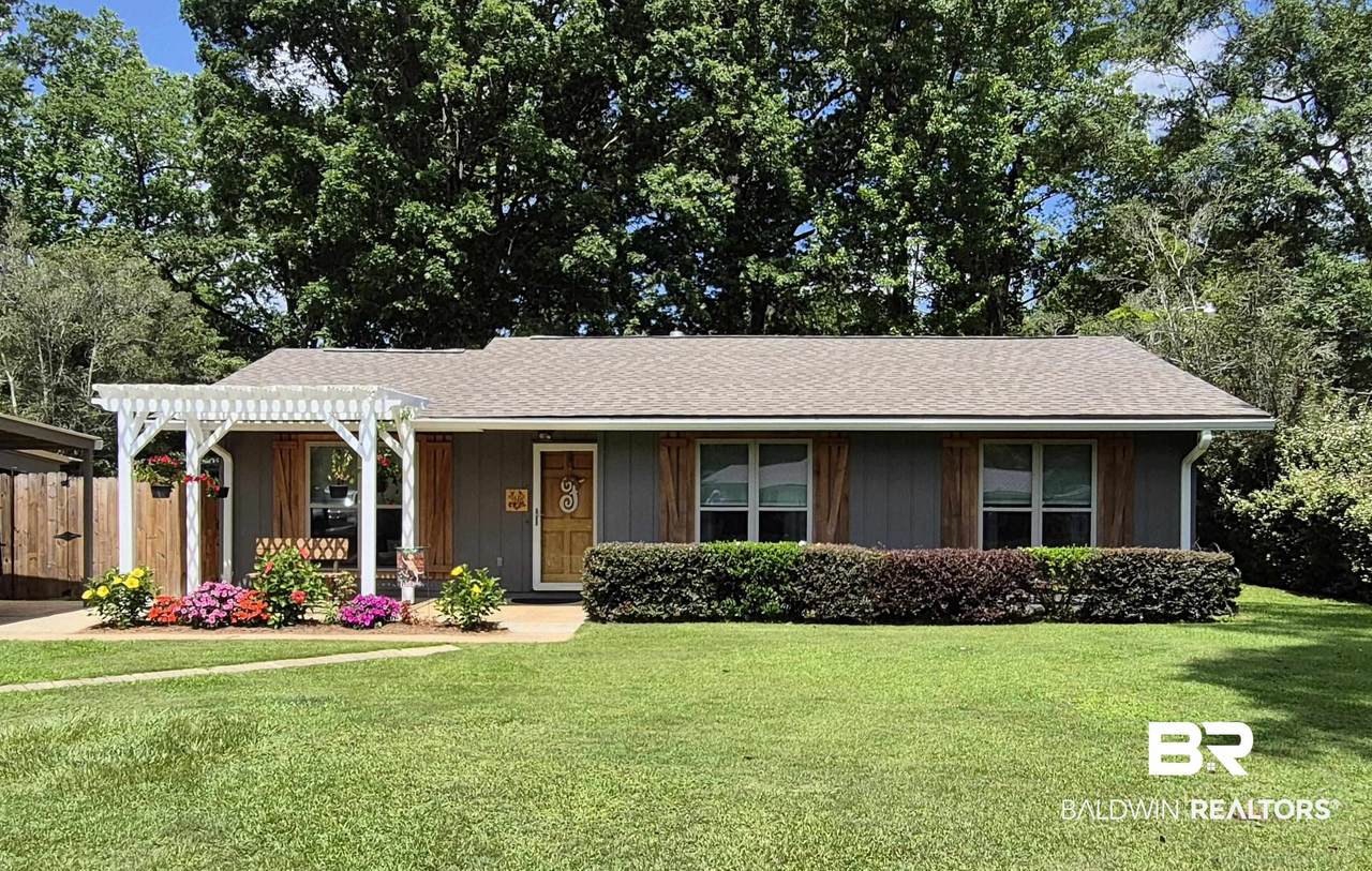 105 Lakewood Drive - Photo 1