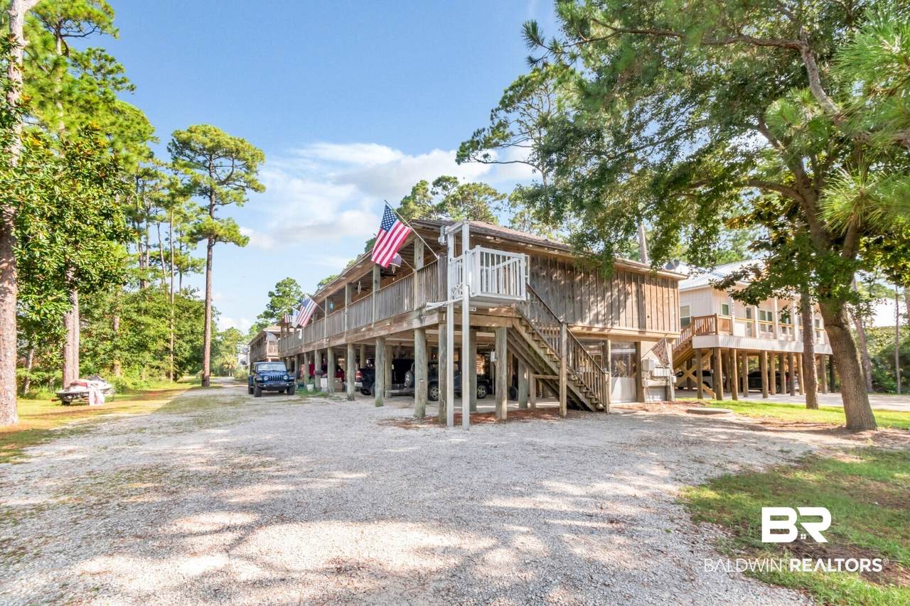 1412 Oleander Ln - Photo 1