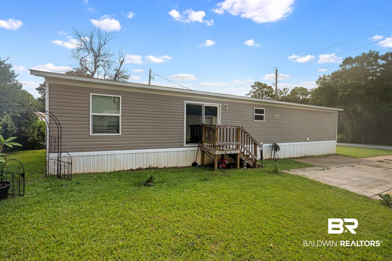 1336 Ridgewood Drive - Photo 1