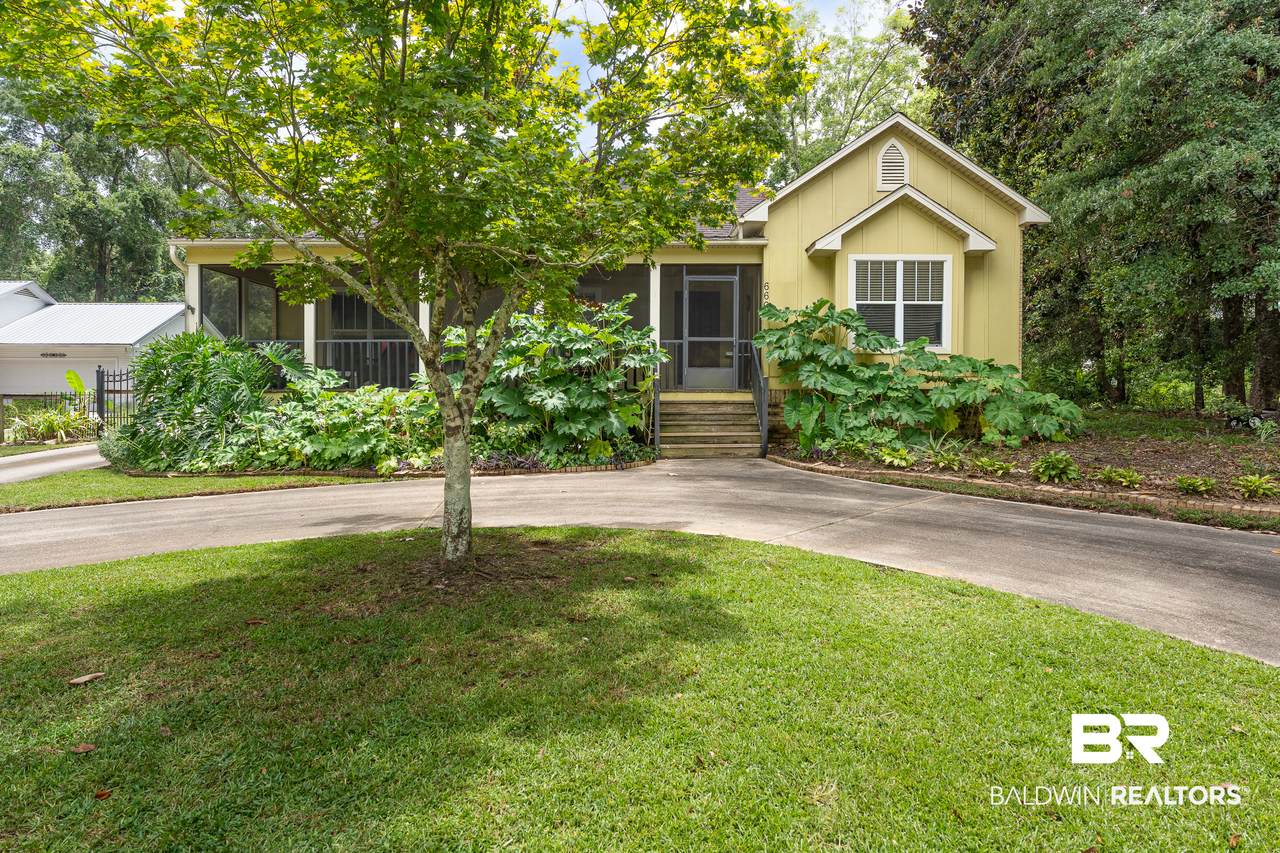 660 Bellangee Avenue - Photo 1