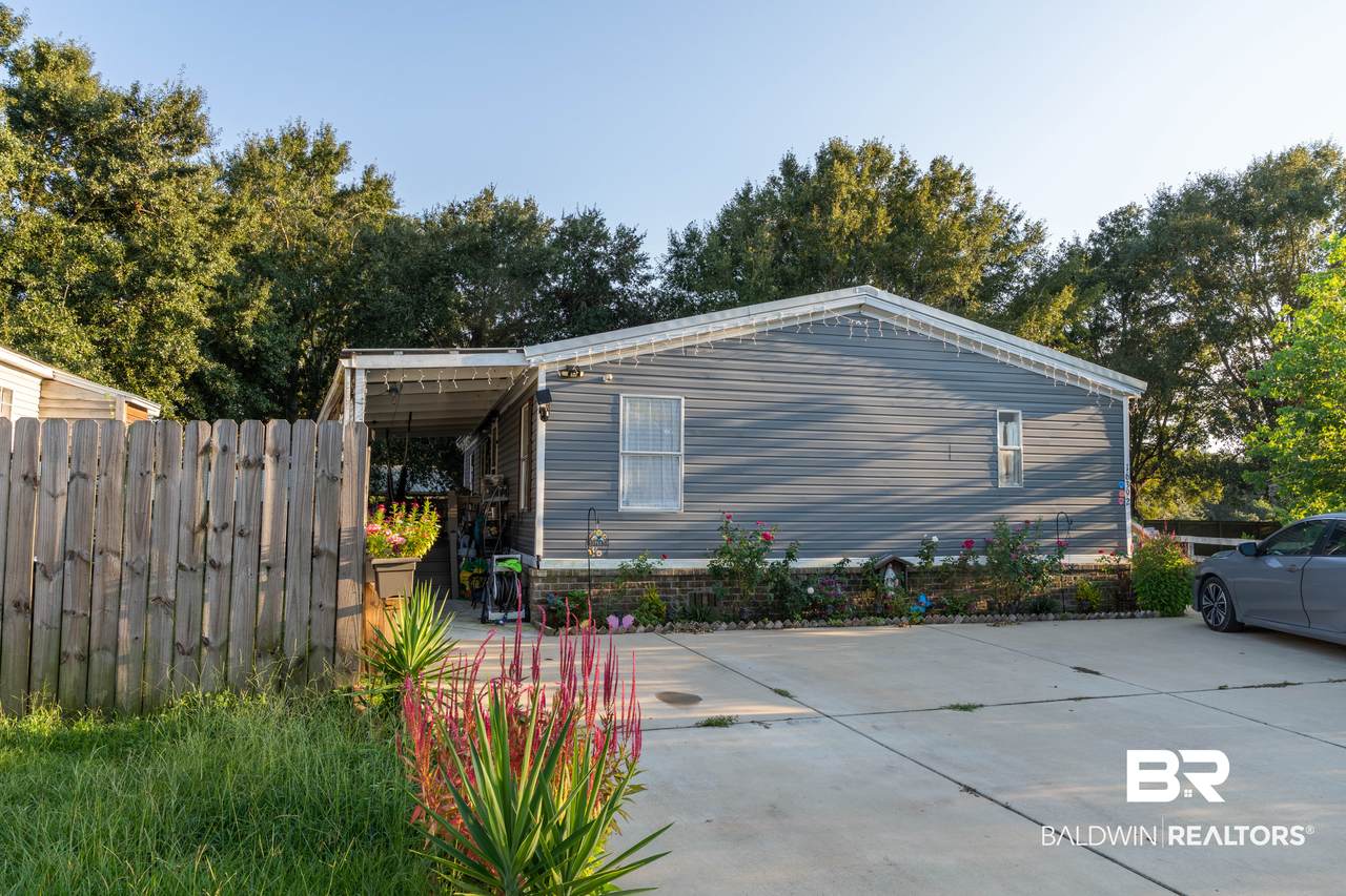 16392 Sapphire Ct - Photo 1