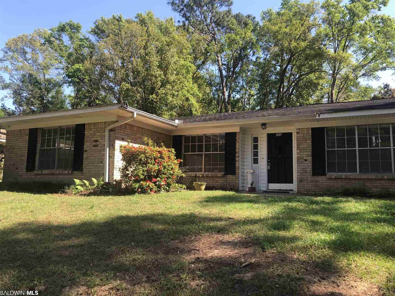 306 Patlynn Drive - Photo 1