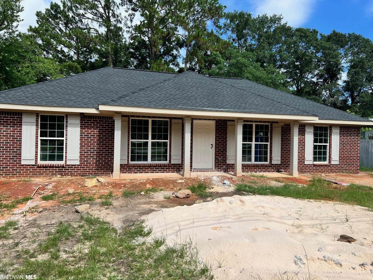 619 University Blvd - Photo 1