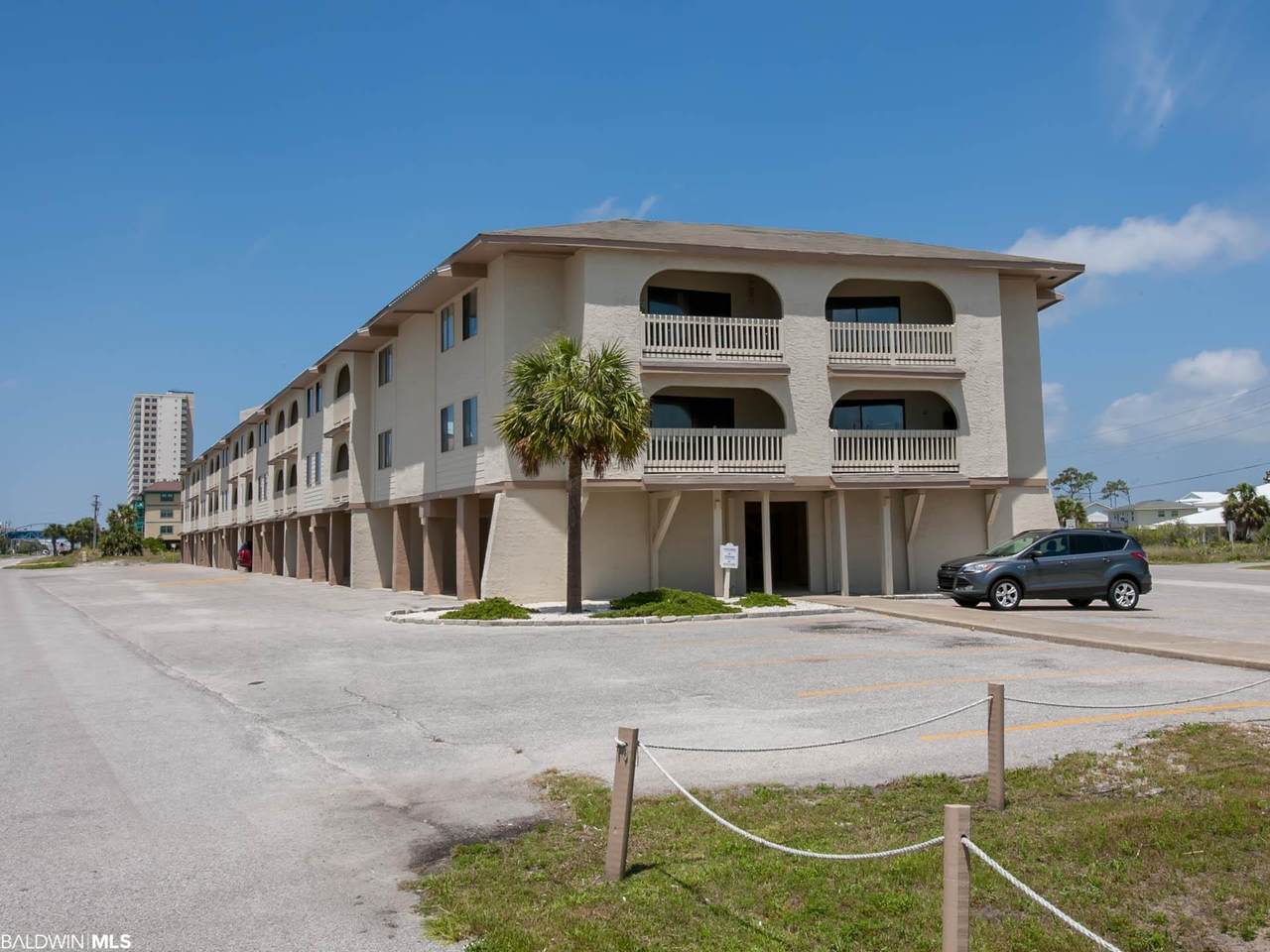 930 Beach Blvd - Photo 1