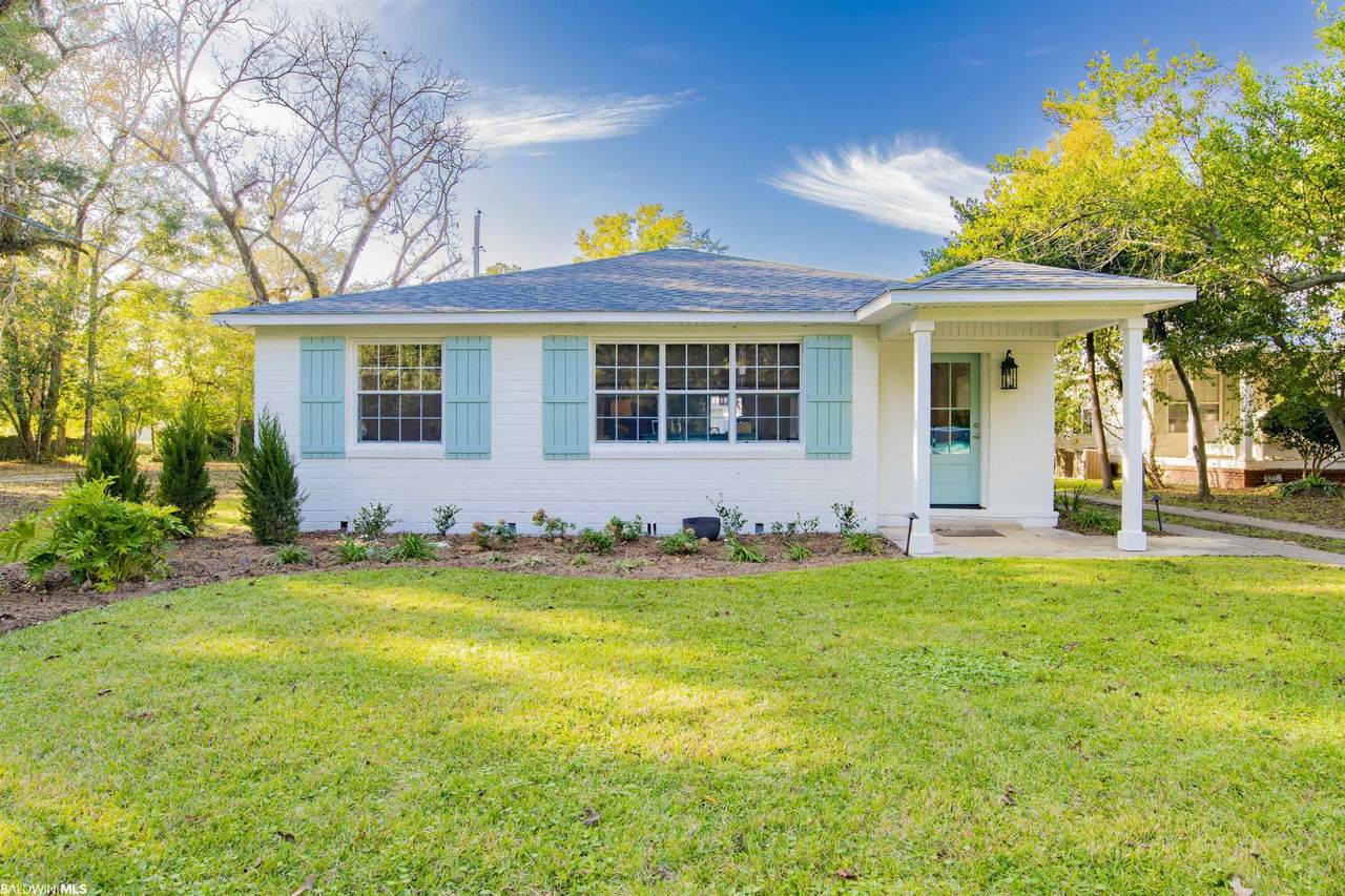 718 Mobile Avenue - Photo 1