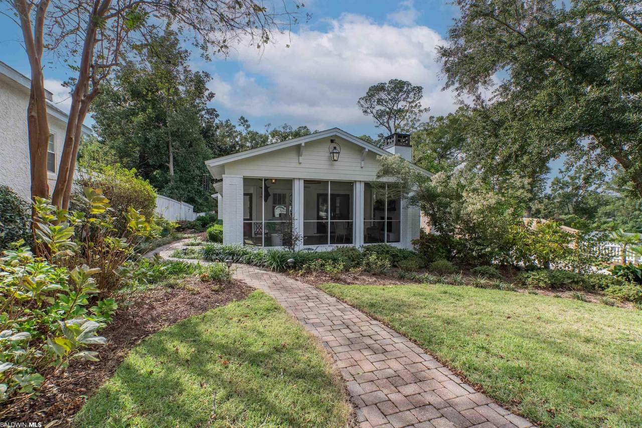 116 Pecan Avenue - Photo 1