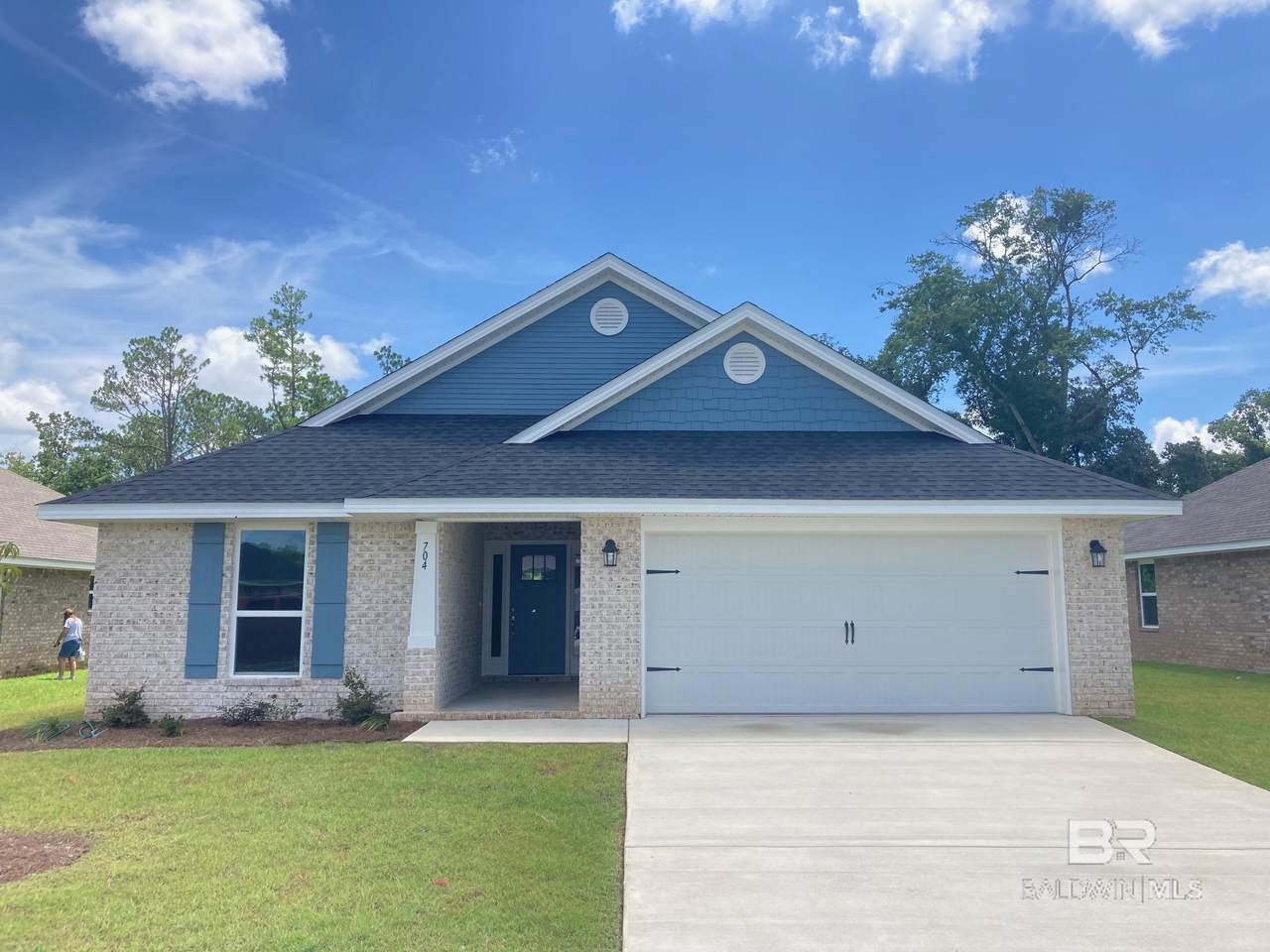 704 Mayflower Drive - Photo 1