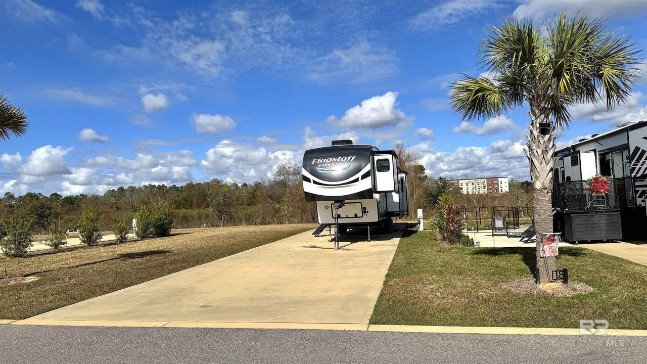 717 Vacation Circle - Photo 1
