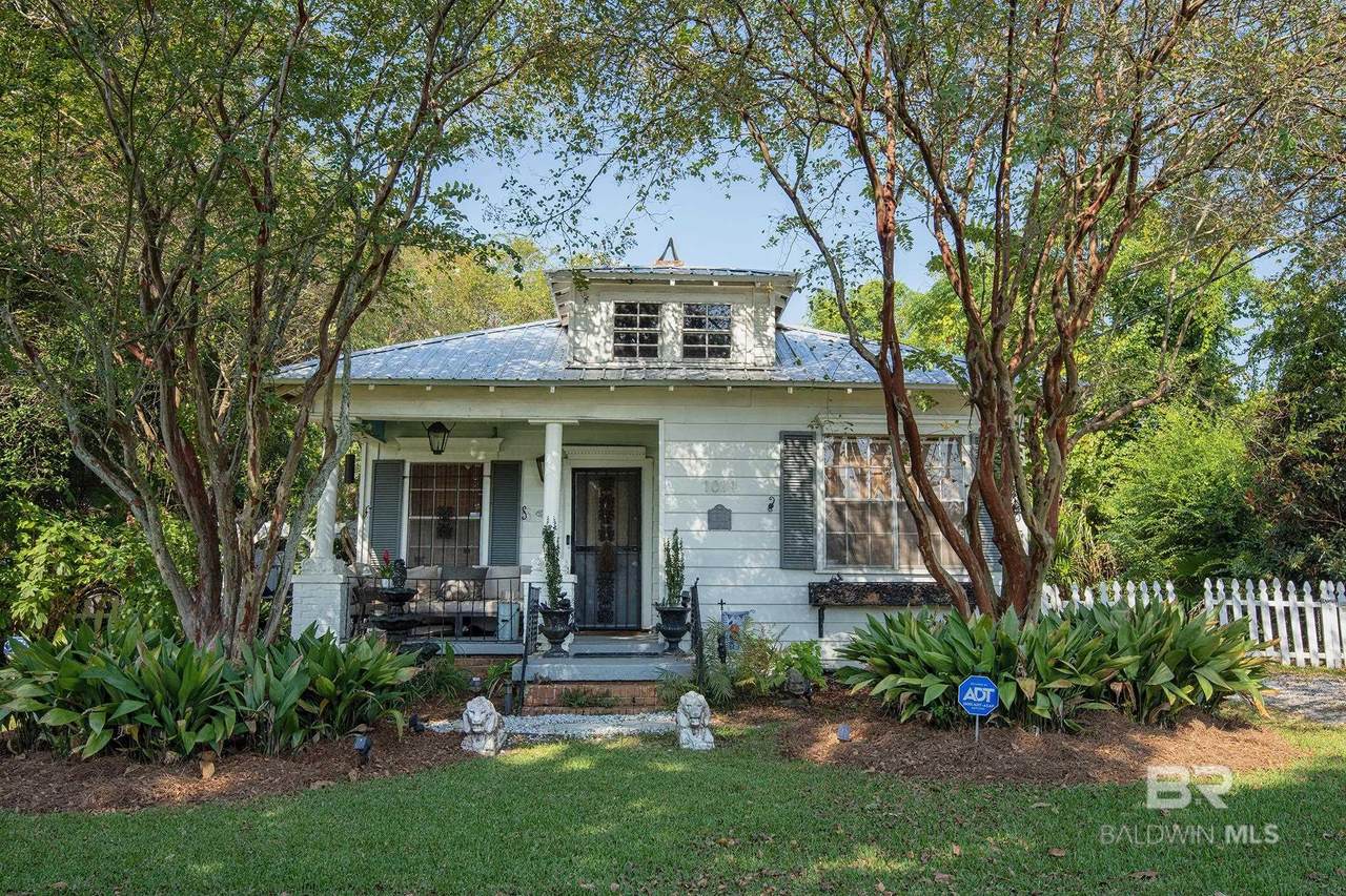 1011 Main Street - Photo 1