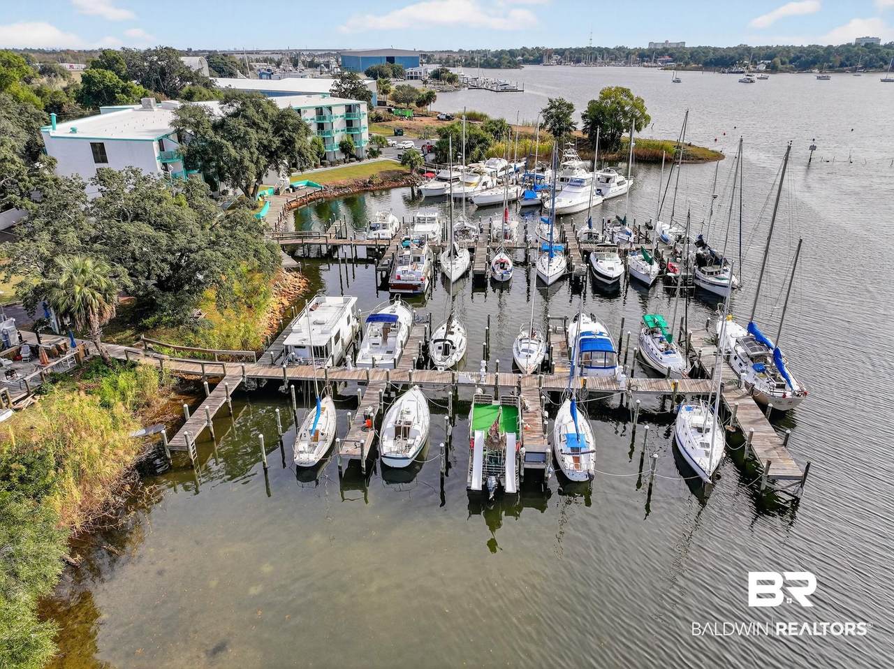 3611 Navy Boulevard - Photo 1