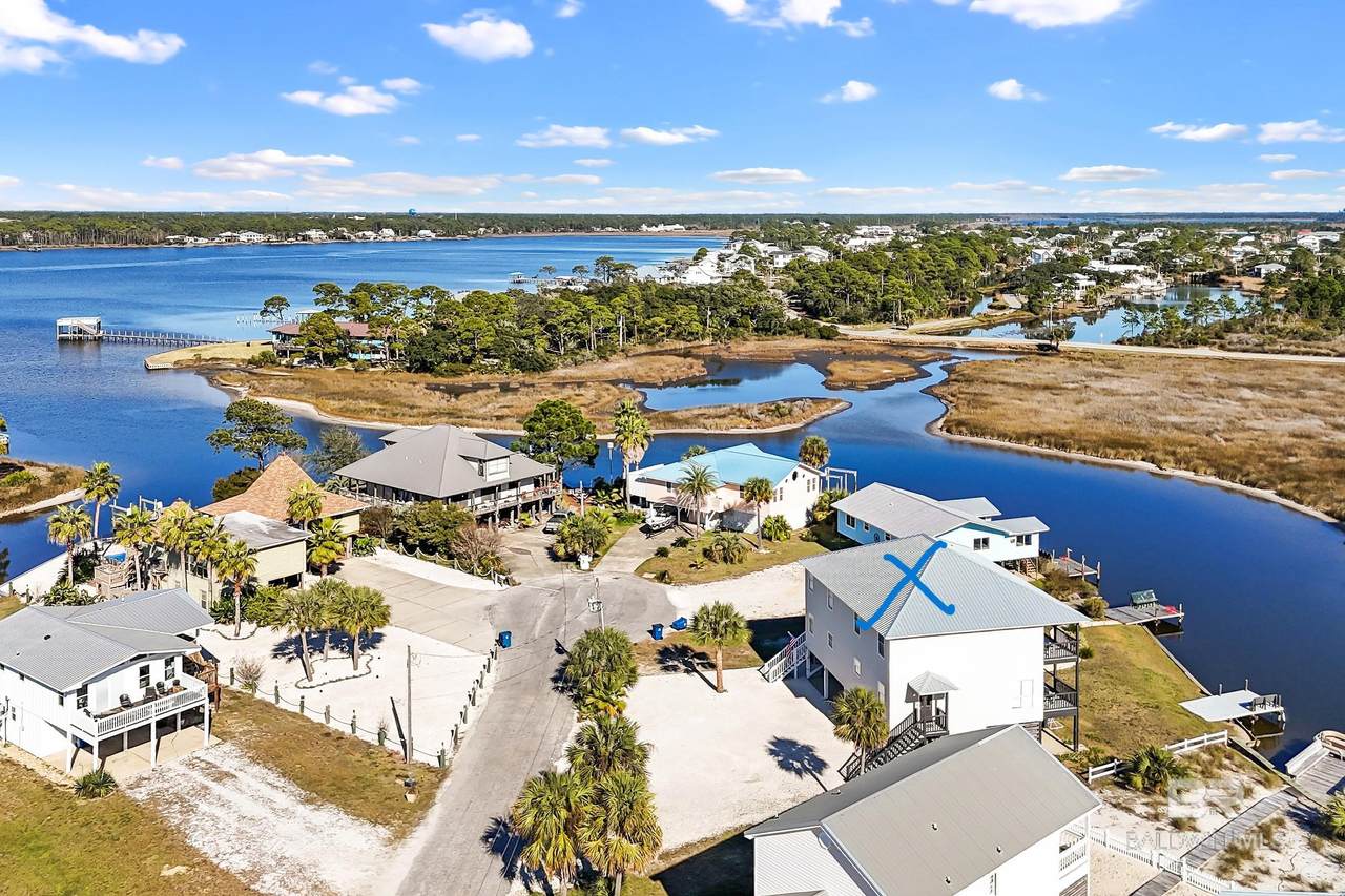 216 Shoreland Circle - Photo 1