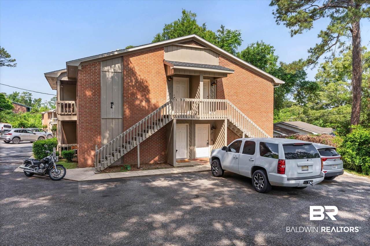 512 Lake Forest Boulevard - Photo 1