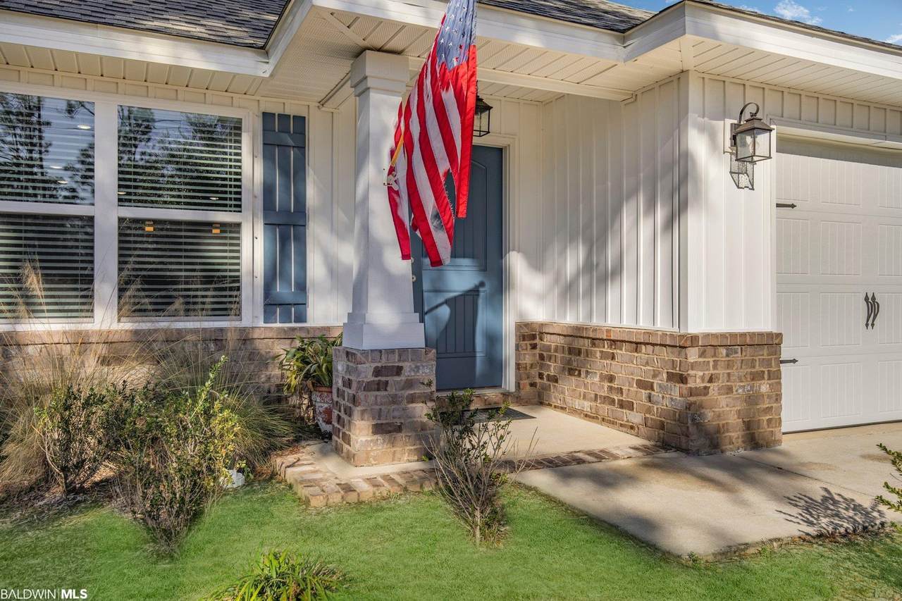 3098 Pinewood Cir - Photo 1