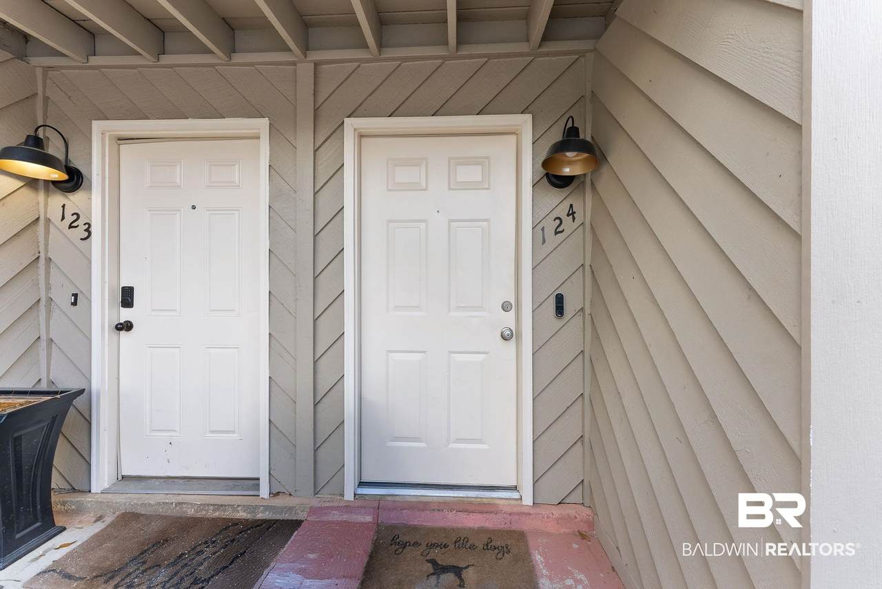 512 Lake Forest Boulevard - Photo 1