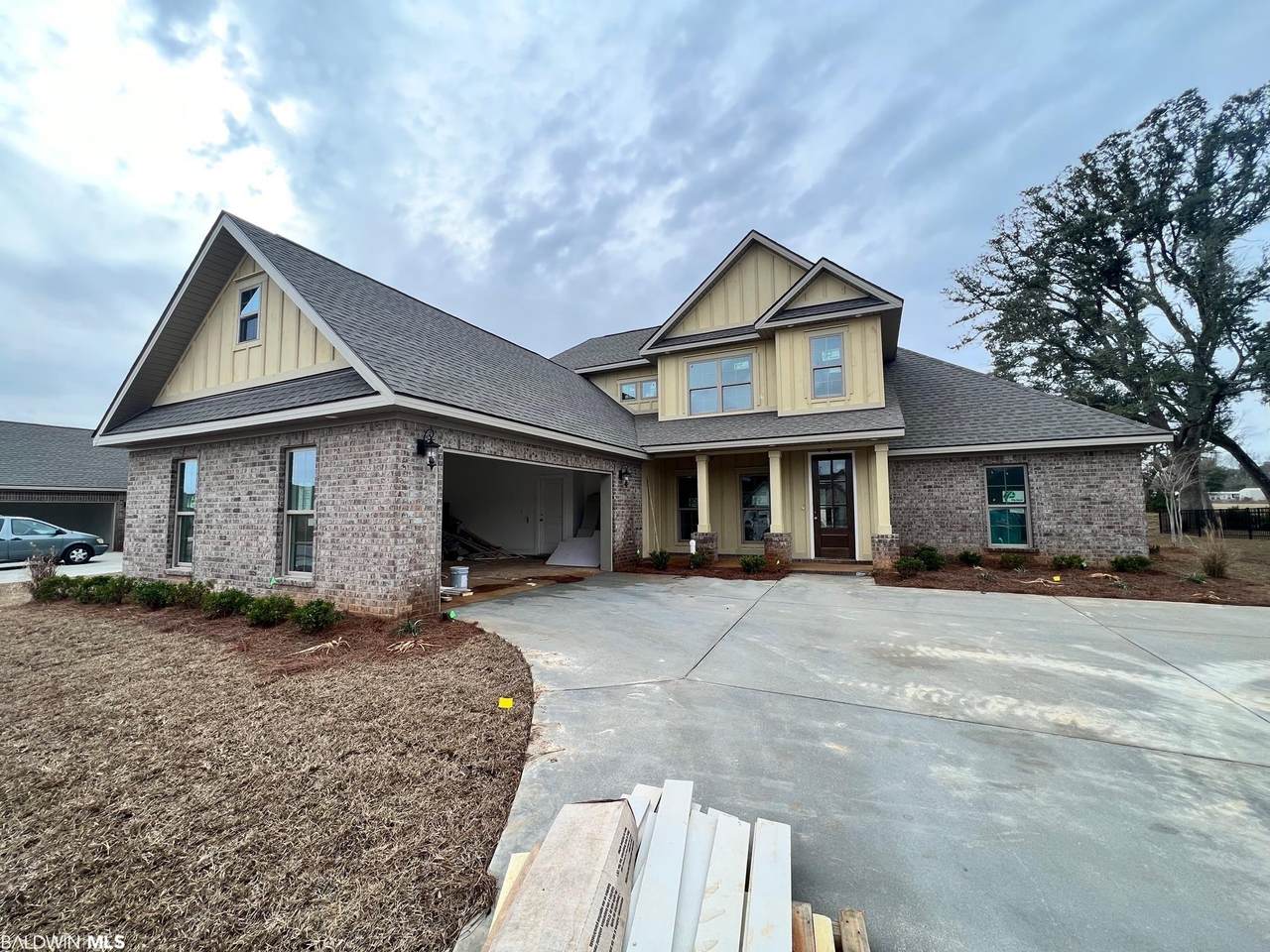 245 Fennec St - Photo 1