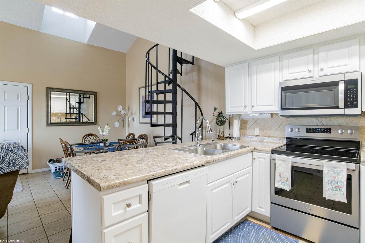 1041 Lagoon Avenue - Photo 1