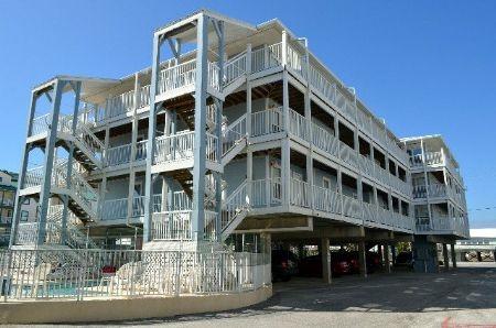 1129 Beach Blvd - Photo 1