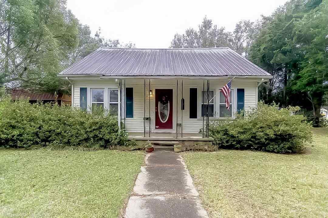 321 Orange Avenue - Photo 1