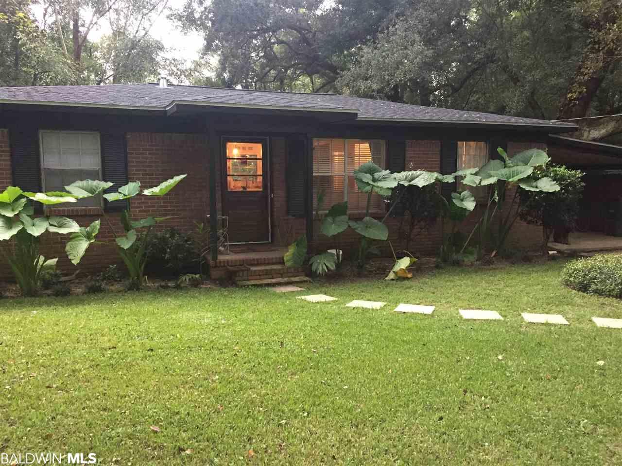 556 Middle St - Photo 1
