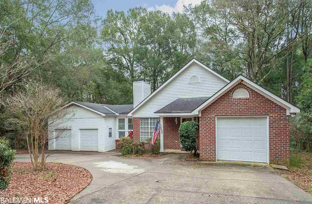 202 Greenbriar Cir - Photo 1