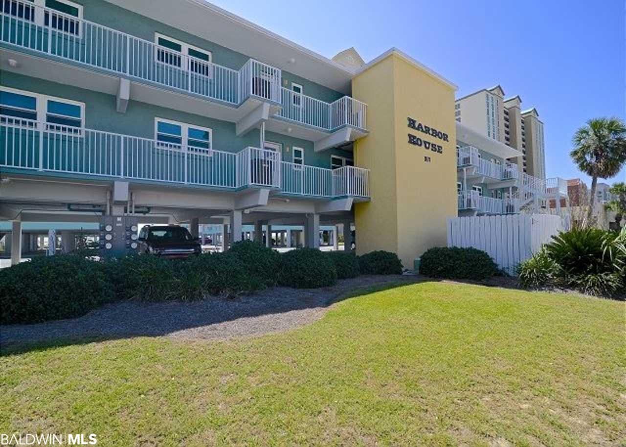 913 Beach Blvd - Photo 1