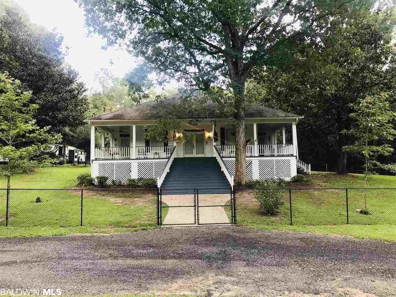 407 College Dr - Photo 1