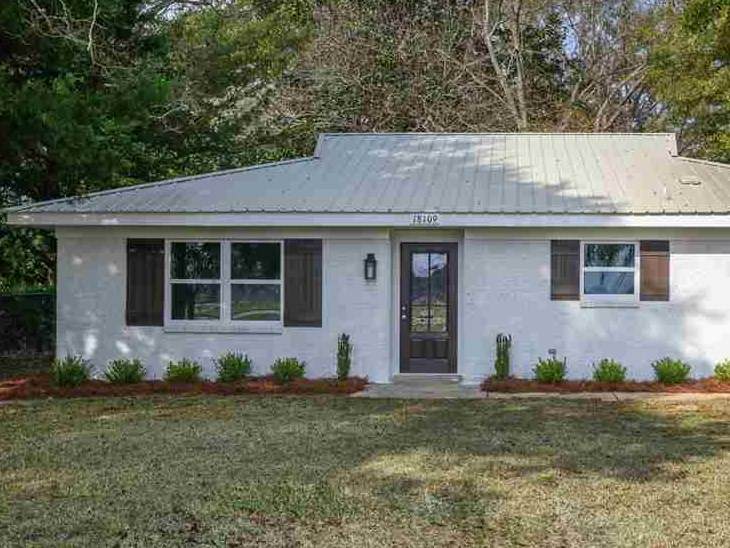 18109 Pennsylvania St - Photo 1