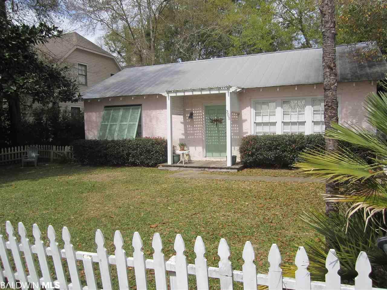 305 Gaston Avenue - Photo 1
