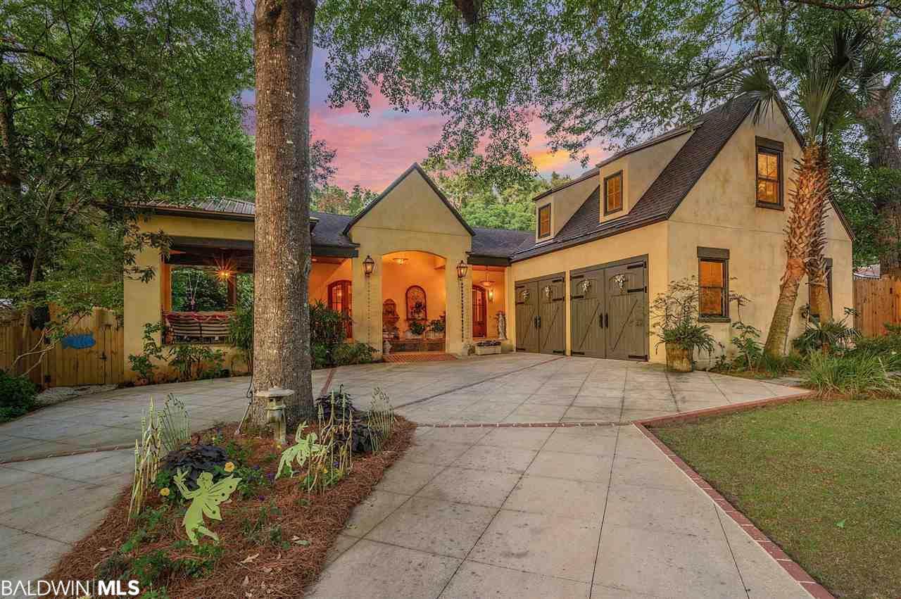 205 Pecan Avenue - Photo 1