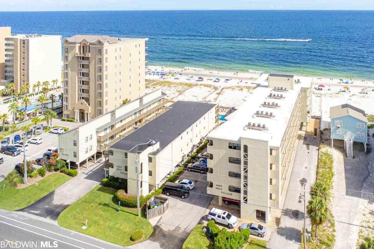 1027 Beach Blvd - Photo 1