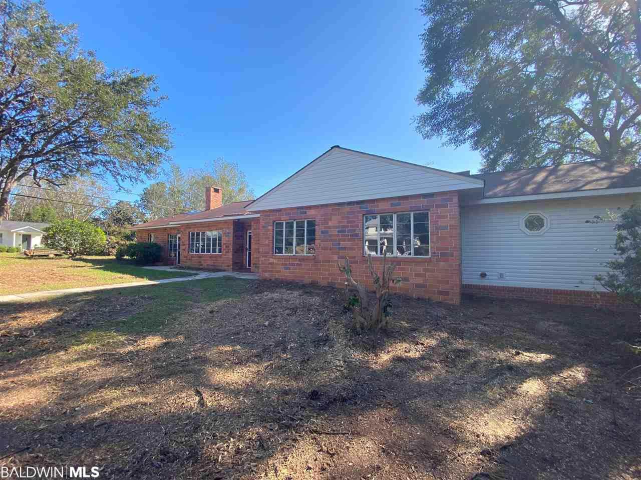 220 Pecan Avenue - Photo 1