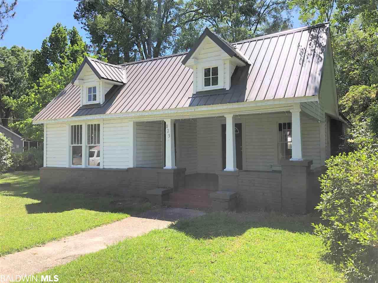 823 Lovelace Ave - Photo 1