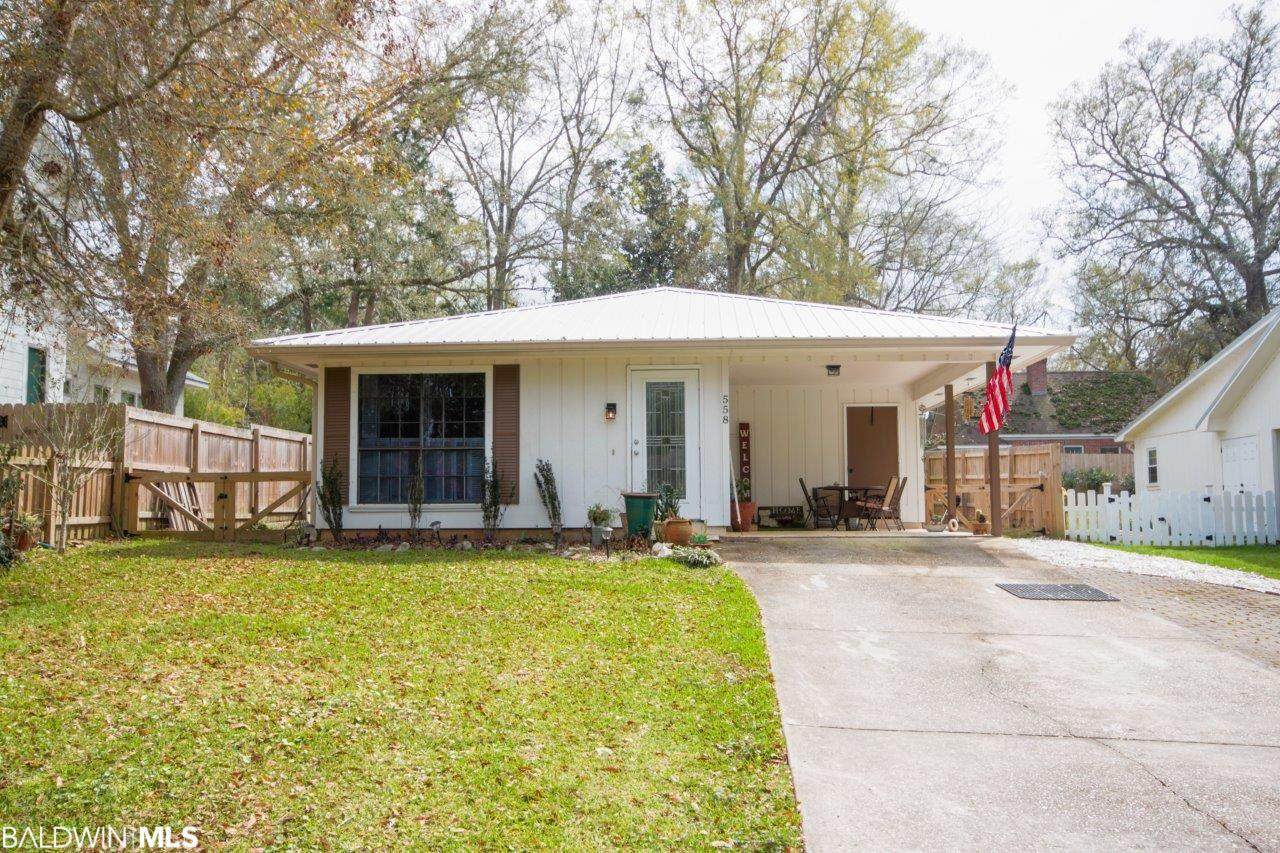 558 Bellangee Avenue - Photo 1