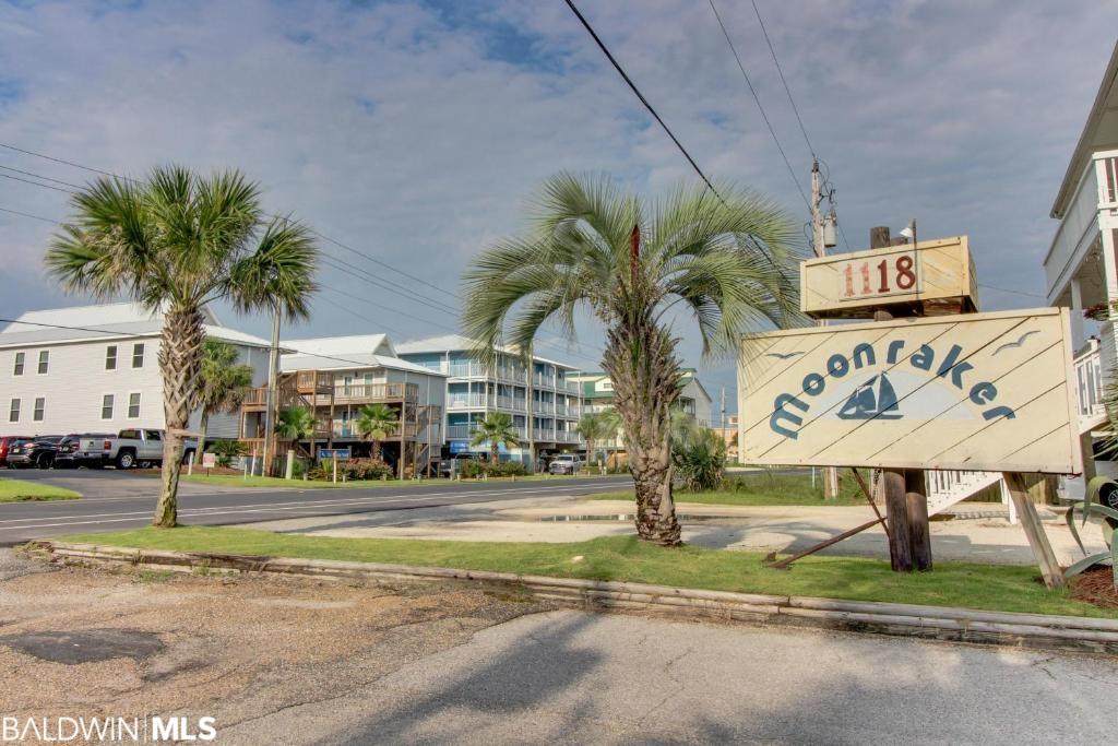 1118 Beach Blvd - Photo 1