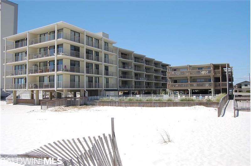 1027 Beach Blvd - Photo 1