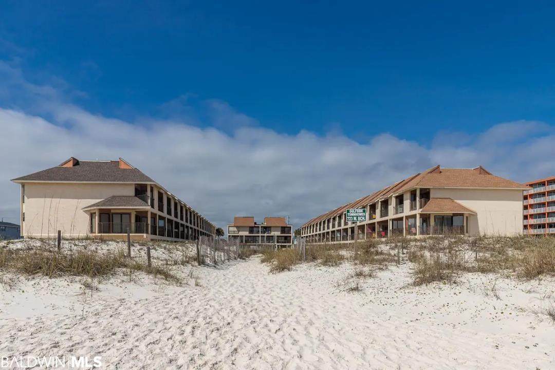 723 Beach Blvd - Photo 1