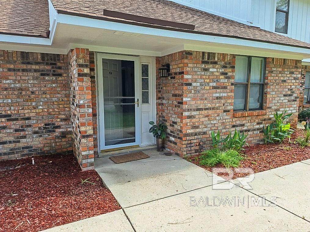 328 Clubhouse Drive - Photo 1