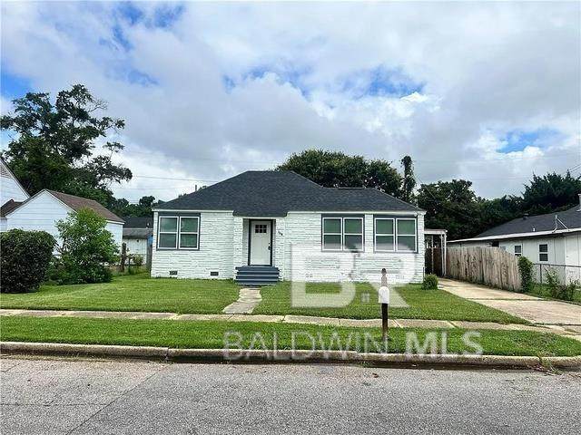 1304 Cloverleaf Circle - Photo 1