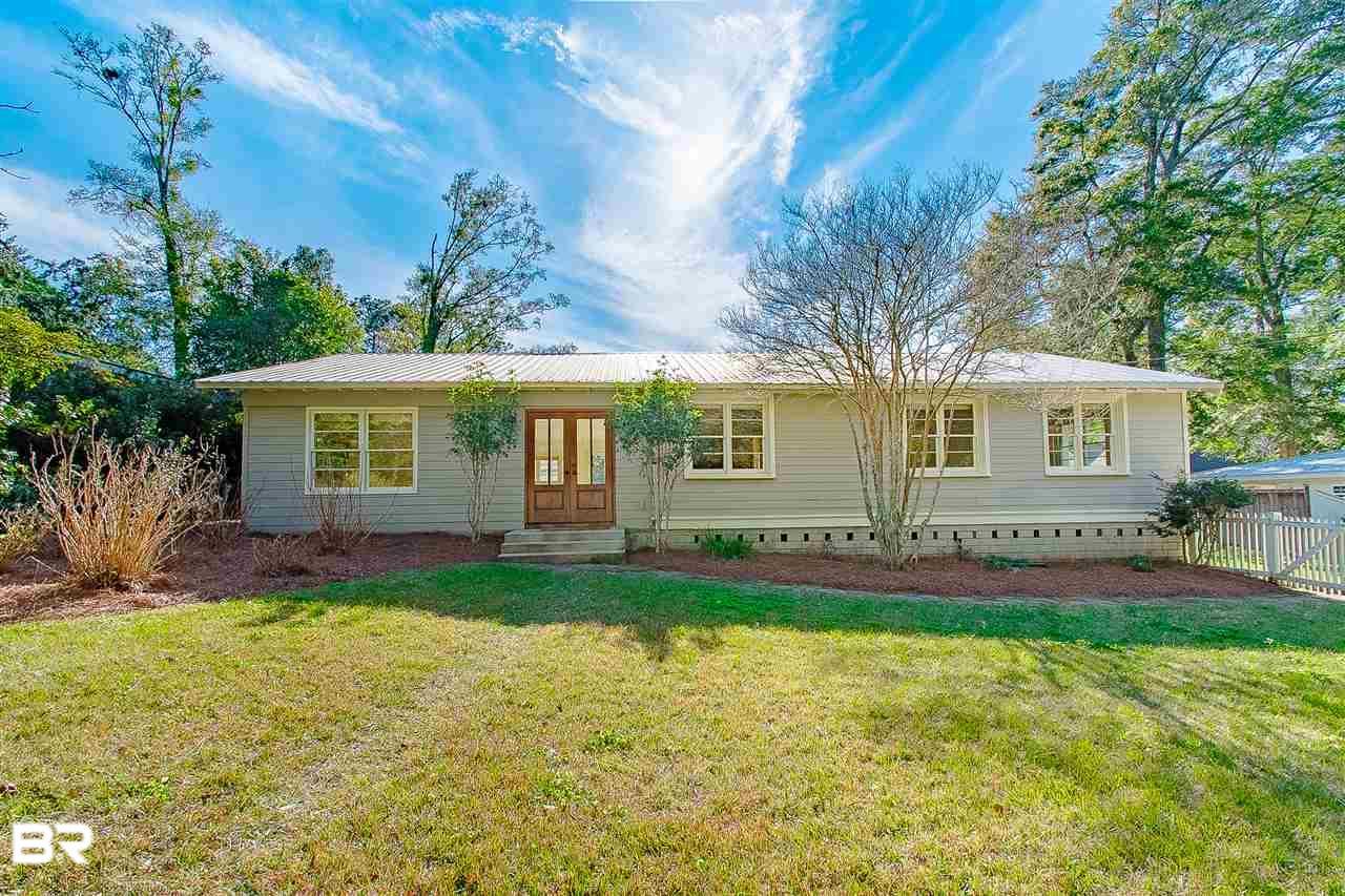166 Pecan Avenue - Photo 1